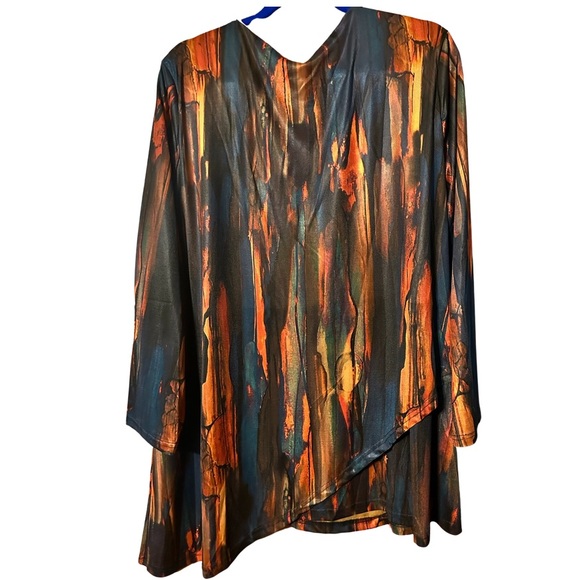 Gorgeous Pyramid Collection Tunic - Picture 2 of 6